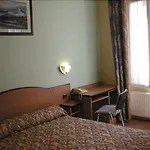 Ferney Republique Hotel Paryż