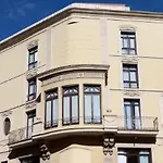 Hotel Ferney Republique Paryż