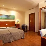 Hotel Ferney Republique Paryż