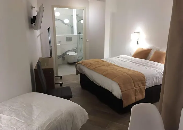 Hotel Ferney Republique Parijs