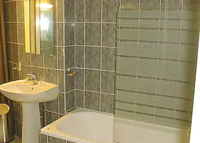 Ferney Republique Hotel