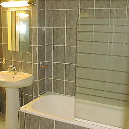 Ferney Republique Hotel