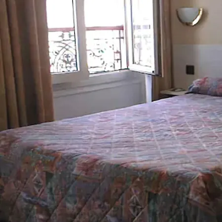 Hotel Ferney République *