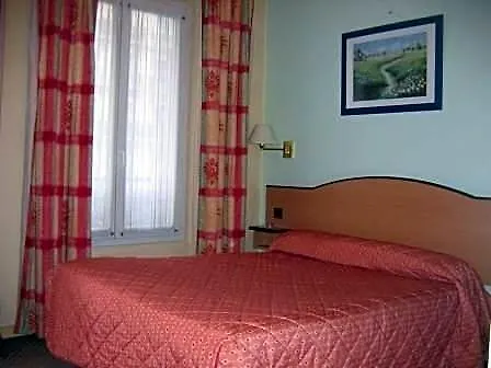 Hotel Ferney République Paris