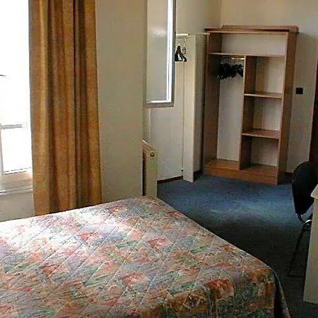 Ferney République Hotel Paris