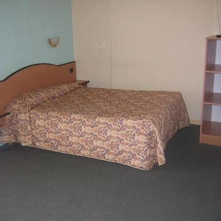 Ferney République * Parigi