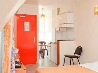 Hotel Ferney Republique Paryż