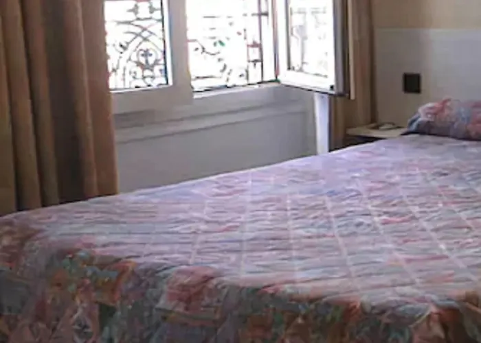 Ξενοδοχείο Ferney Republique *