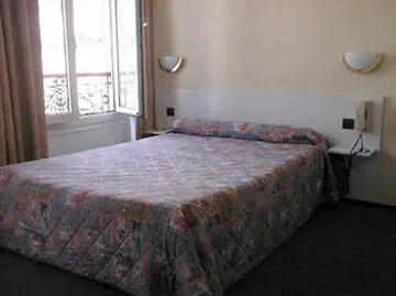 Ferney Republique * パリ