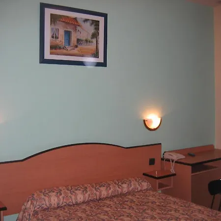 Hotel Ferney Republique